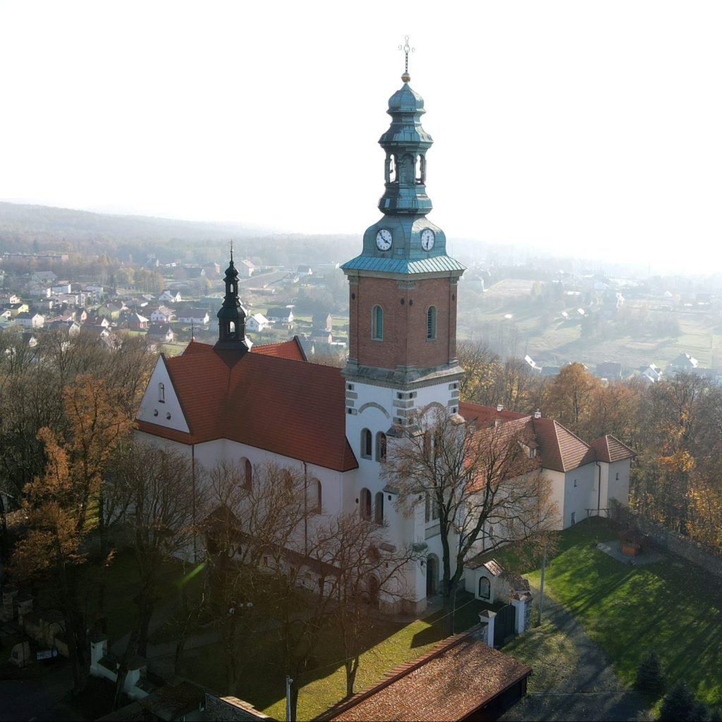 Alwernia, Parafia Stygmatów św. Franciszka i Archidiecezjalne Sanktuarium Pana Jezusa Cierpiącego “Ecce Homo”