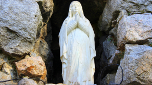 Historia objawień i kultu w Lourdes