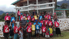 Plecaki z krakowskich Światowych Dni Młodzieży u michalitów w Papui Nowej Gwinei