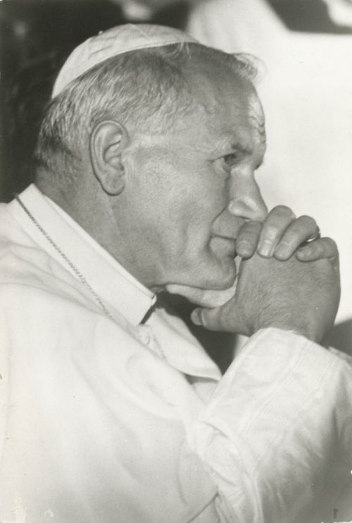 Kard. Stanisław Dziwisz: Jan Paweł II zapisał się na zawsze w historię świata, Kościoła, naszej Ojczyzny i Krakowa.