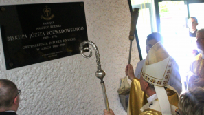 Biskup, który był z ludźmi. Msza św. z błogosławieństwem tablicy poświęconej pamięci biskupa Józefa Rozwadowskiego