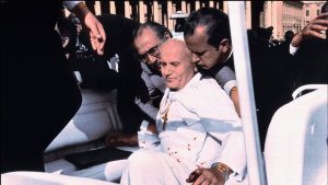 „Nie wiem, kto włożył pistolet w rękę strzelca, wiem jednak, kto zmienił lot kuli” 38. rocznica zamachu na Jana Pawła II