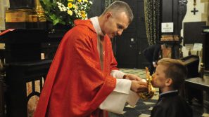 Przekazanie relikwii św. Stanisława Biskupa Męczennika parafii w Falkowicach