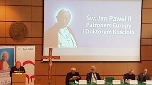 Kard. Dziwisz: Święty Jan Paweł II Wielki patronem Europy i doktorem Kościoła