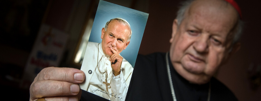 Kard. Stanisław Dziwisz apeluje o modlitwę w 15. rocznicę przejścia Jana Pawła II do domu Ojca