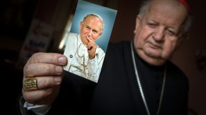 Kard. Stanisław Dziwisz apeluje o modlitwę w 15. rocznicę przejścia Jana Pawła II do domu Ojca