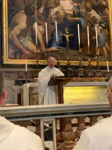 Abp Marek Jędraszewski podczas Mszy św. przy grobie św. Jana Pawła II: Jan Paweł II wzywał, aby się nie lękać i otworzyć się na pokój, który przynosi Chrystus