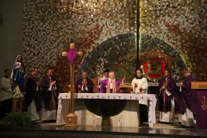 Kościół stacyjny św. Stanisława Kostki: Krzyż jest nadzieją świata