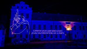 6 rocznica kanonizacji Jana Pawła II – laserowa projekcja na fasadzie Pałacu Arcybiskupów Krakowskich