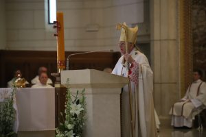 Abp Marek Jędraszewski w 100-lecie urodzin św. Jana Pawła II: Papież pozostawił nam nadzieję, że zło upadnie