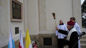 Poświęcenie tablicy pamiątkowej na kaplicy pw. Przemienienia Pańskiego w Kalwarii Zebrzydowskiej