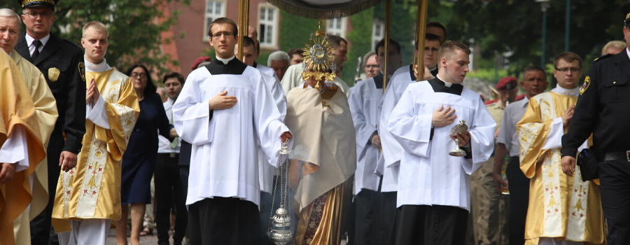 Abp Marek Jędraszewski zaprasza do wzięcia udziału w centralnej procesji Bożego Ciała