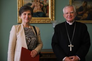 Złoty medal za zasługi dla Archidiecezji Krakowskiej dla konsul generalnej Węgier w Krakowie
