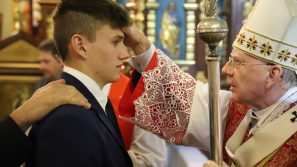 Bierzmowanie w Korzkwi: Krzyż Chrystusa jest głęboko wpisany w Polskę