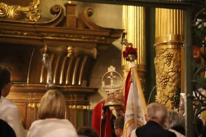 Abp Marek Jędraszewski podczas odpustu w sanktuarium Krzyża Świętego w Mogile: Miarą godności człowieka jest miłość Boga, w którą wierzymy