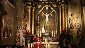 Abp Marek Jędraszewski w kościele św. Krzyża w Krakowie: witaj krzyżu, przez który dla nas wszystkich stało się zbawienie