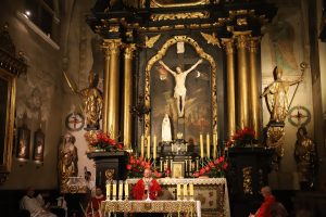 Abp Marek Jędraszewski w kościele św. Krzyża w Krakowie: witaj krzyżu, przez który dla nas wszystkich stało się zbawienie