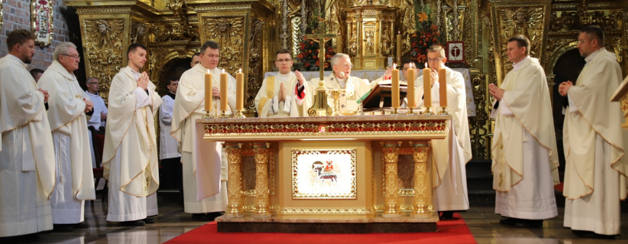 Abp Marek Jędraszewski w czasie konsekracji nowego ołtarza w kościele Bożego Ciała: Kościół istnieje dla ołtarza, a nie ołtarz dla kościoła