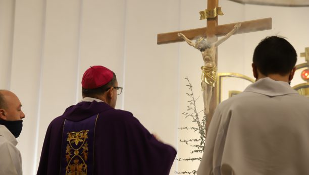 Bp Robert Chrząszcz: W jałmużnie nie chodzi tylko o to, by dawać pieniądze, ale aby być
