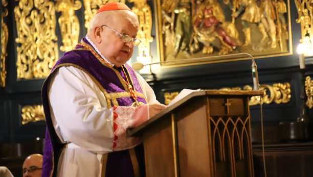Kard. Stanisław Dziwisz podczas liturgii kościoła stacyjnego: Potrzeba nam nadziei. Ona jest odpowiedzią na pokusę zniechęcenia