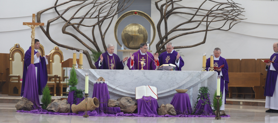 Msza św. prymicyjna bp. Roberta Chrząszcza w Sanktuarium Bożego Miłosierdzia w Łagiewnikach