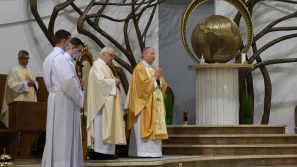 Bp Jan Zając w Wielki Czwartek: Eucharystia to szkoła miłości