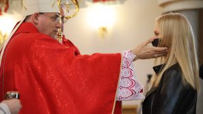 Bp Robert Chrząszcz do młodych: Wasze życie jest obrazem Kościoła w świecie