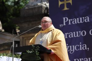 Bp Janusz Mastalski w Boże Ciało: trwajmy przy Chrystusie