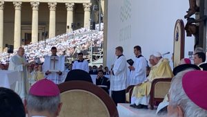 Papież Franciszek w Budapeszcie: Drodzy bracia i siostry, pozwólmy, aby spotkanie z Jezusem w Eucharystii nas przemieniało, jak przemieniało wielkich i odważnych świętych