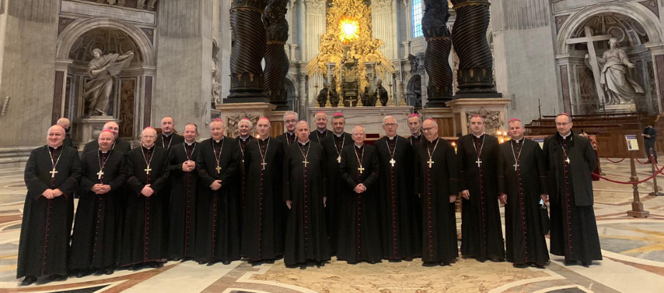 Abp Marek Jędraszewski przy grobie św. Jana Pawła II w Watykanie: ceną godności każdej i każdego z nas jest odkupieńcza krew Chrystusa
