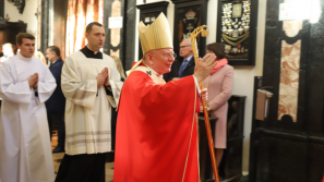 Abp Marek Jędraszewski na rozpoczęcie diecezjalnego etapu synodu: Konieczny jest nam szczególny „słuch serca”