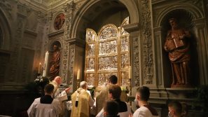 Abp Marek Jędraszewski w czasie rorat na Wawelu: Każdy ma swoją misję w dziele zbawienia