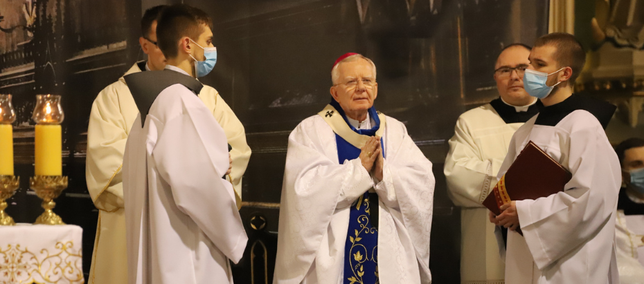 Abp Marek Jędraszewski podczas pasterki noworocznej: Razem z Maryją wpatrujmy się w Bożego Syna