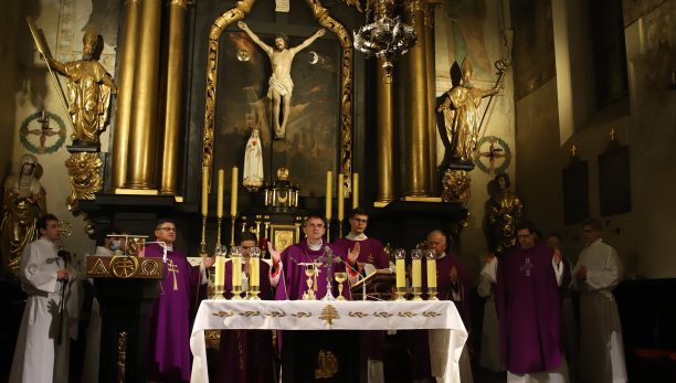 Bp Robert Chrząszcz: Z ojcowską miłością błagam was: wybierajcie życie!