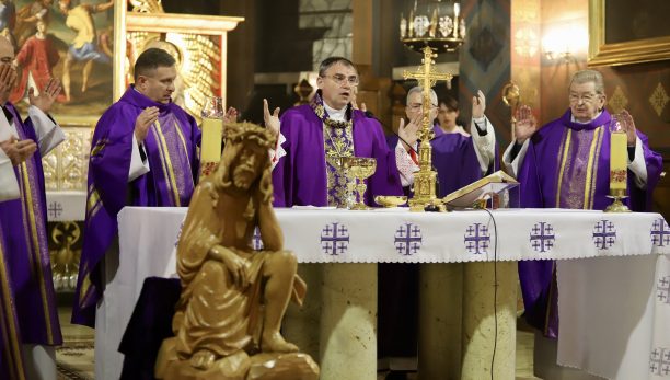 Bp Robert Chrząszcz: Aby doświadczyć nieba, potrzeba wyjść z namiotu