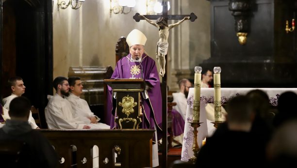 Bp Jan Zając: Bądźmy gorliwymi apostołami miłosierdzia dla całego świata