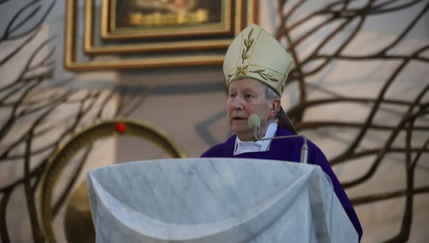 Bp Jan Zając podczas liturgii stacyjnej: Miłość miłosierna ma zawsze twarz drugiego człowieka
