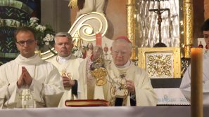 Abp Marek Jędraszewski podczas peregrynacji ikony Świętej Rodziny o roli rodziny, która jest „domowym Kościołem”