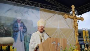 Abp Marek Jędraszewski pod Wielką Krokwią o zwycięstwie krzyża jako znaku przebaczenia, pojednania i pokoju