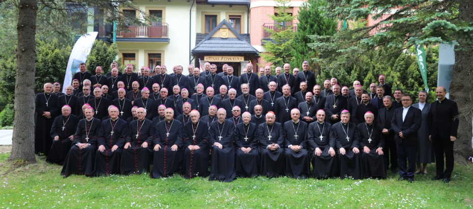 Biskupi o katechezie, synodzie i 25. rocznicy wizyty św. Jana Pawła II w Zakopanem