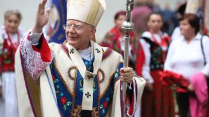 Abp Marek Jędraszewski w Rychwałdzie: Mamy modlić się za tych, którzy potrzebują Bożego miłosierdzia