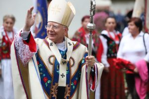 Abp Marek Jędraszewski w Rychwałdzie: Mamy modlić się za tych, którzy potrzebują Bożego miłosierdzia
