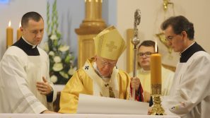 Abp Marek Jędraszewski poświęcił kościół Matki Bożej Wspomożenia Wiernych w Prusach