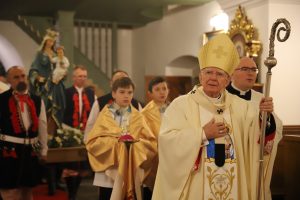 Abp Marek Jędraszewski w Biskupicach: „Zwycięstwo, jeśli przyjdzie, przyjdzie przez Maryję”