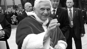 Msza św. w intencji zmarłego papieża emeryta Benedykta XVI