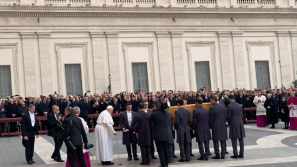 Ojciec Święty Franciszek na pogrzebie papieża emeryta: Benedykcie, niech twoja radość będzie doskonała