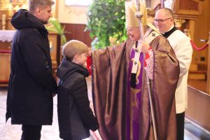 Abp Marek Jędraszewski w Sygneczowie: Św. Jan Paweł II został głęboko włączony w los samego Chrystusa