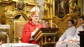 Bp Damian Muskus podczas liturgii stacyjnej: Droga wyjścia z kryzysu to wejść z powrotem w ślady Chrystusa
