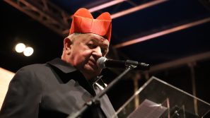Kard. Stanisław Dziwisz pod Oknem Papieskim: Dziedzictwo Jana Pawła II to wielki dar, ale i zadanie
