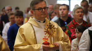 Wprowadzenie relikwii św. Jana Pawła II w Bukowinie Tatrzańskiej